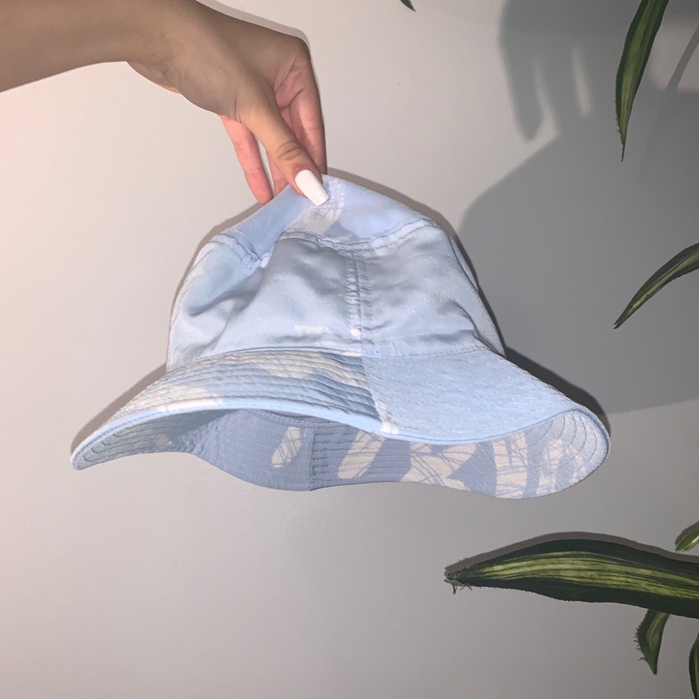 baby blue bucket hat - Picture 1 of 1